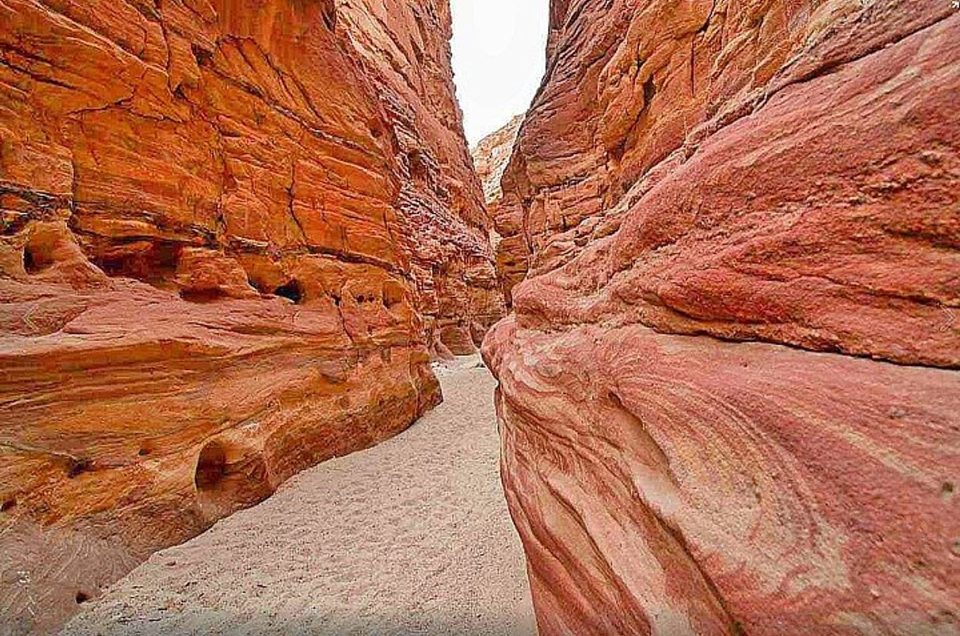 Colored-Canyon-Trip-from-Sharm-el-Sheikh-960x636 Tour to dahab and coloured canyon - الصورة 1